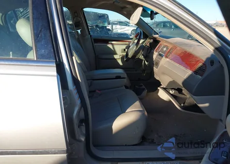 2003 Lincoln Town Car Signature from USA, damaged, VIN 1LNHM82W03Y671774